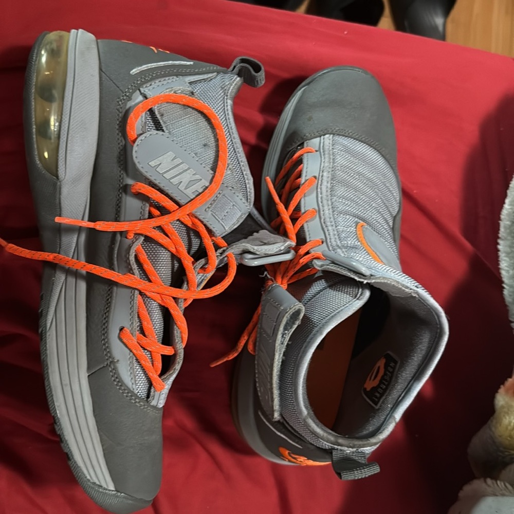 Nike men’s grey 8.5 - Picture 2 of 3